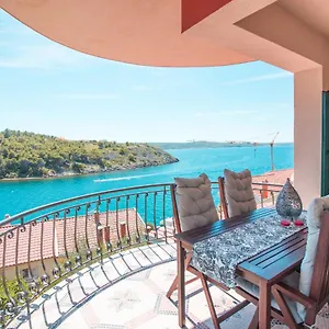  Apartment Mali Dvor Novigrad Kroatien